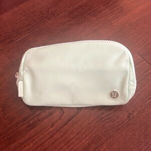 🆕 lululemon everywhere belt bag in mint moment